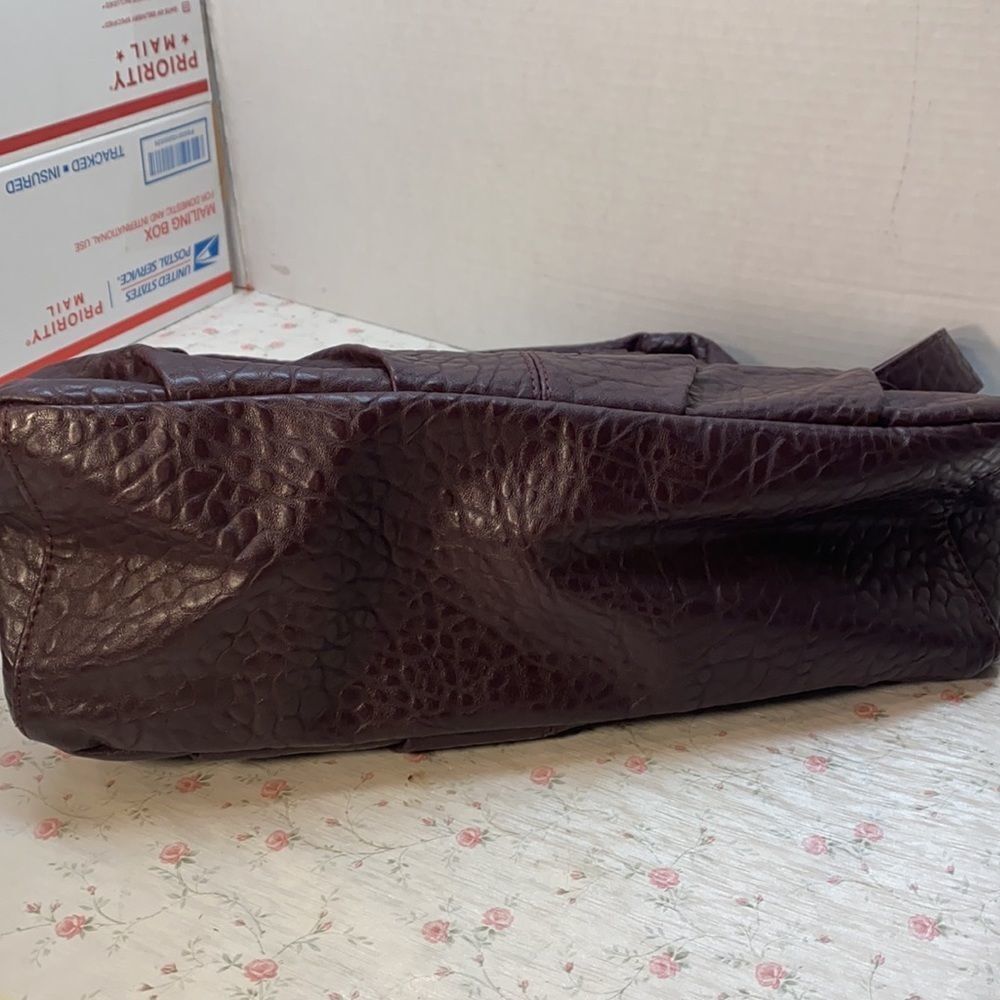 Jewel by Thirtyone Pebbled chocolate Handbag - Picture 5 of 9